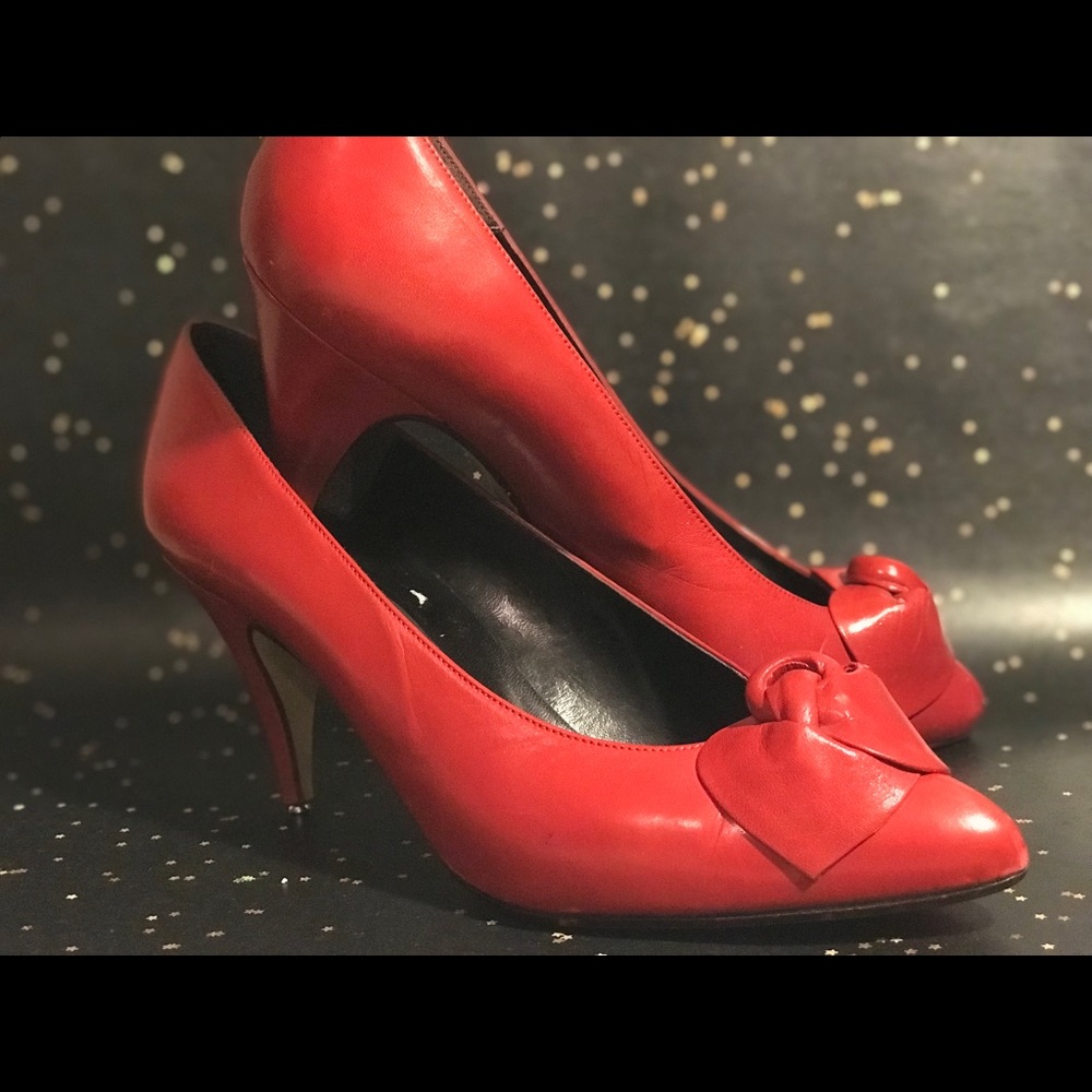 Proxy red shoes